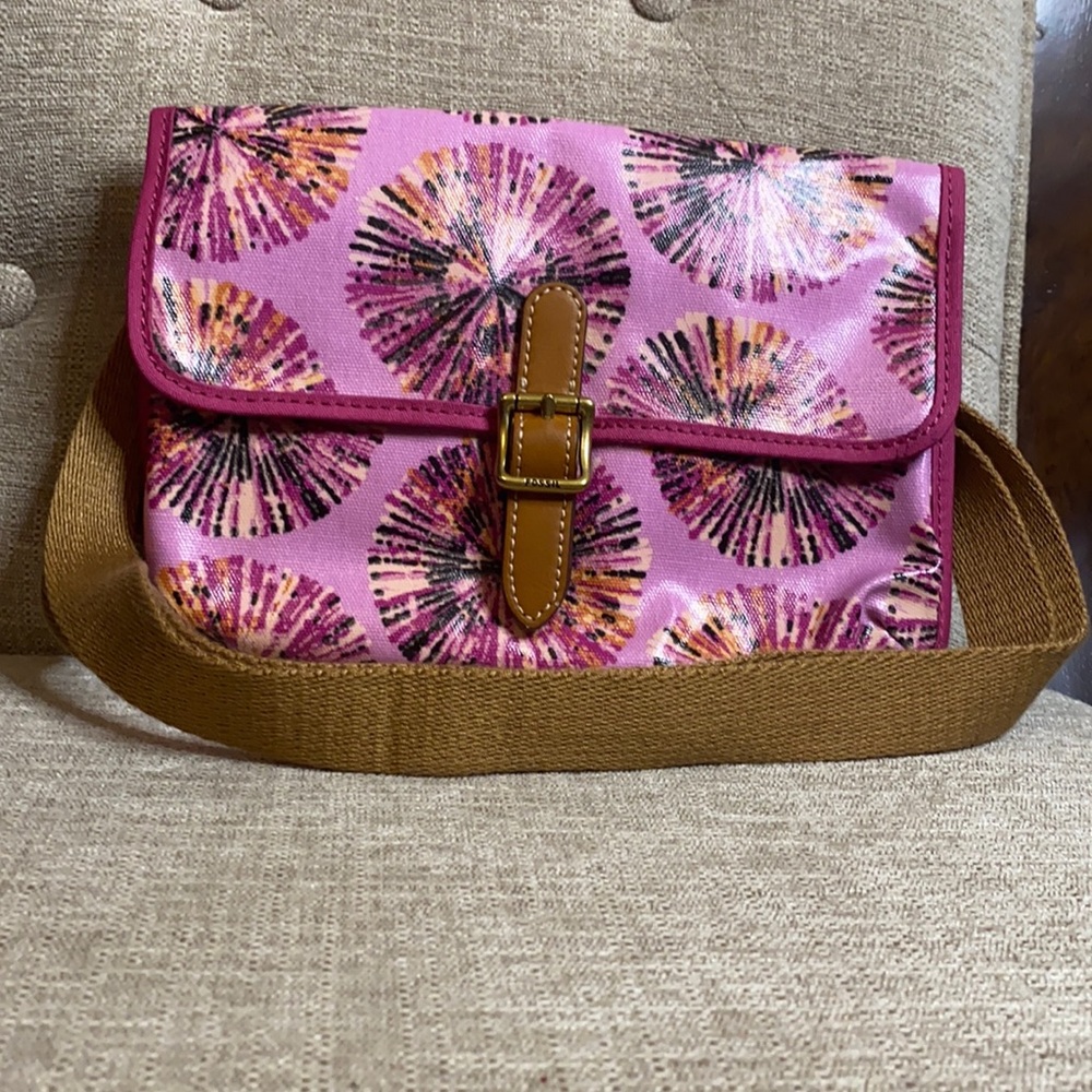 NWT crossbody fossil purse!